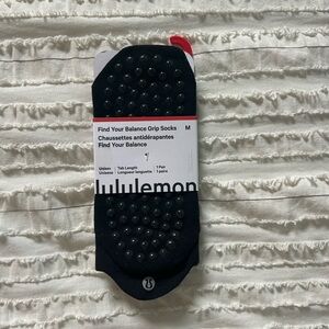 Lululemon NWT Black Find Your Grip Socks